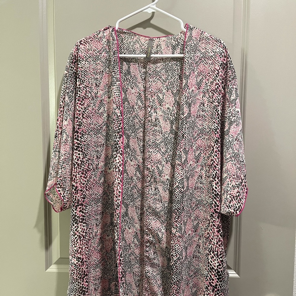 Women’s Pink Leopard Print Kimono